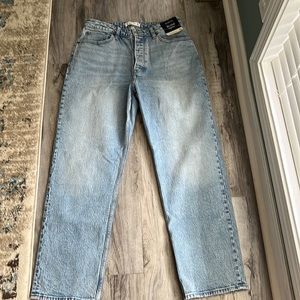 Abercrombie & Fitch NWT Dad jeans. Size 30 (10r) fit TTS Smoke free